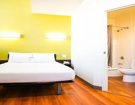 Hotel Feather Factory 3*
