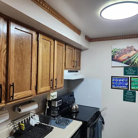 Apartment Two-bedroom Serviced Apartment: High-speed Wi-fi & Bi-monthly Housekeeping *