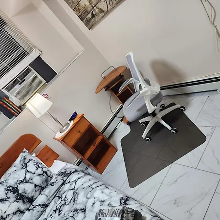 Two-bedroom Serviced Apartment: High-speed Wi-fi & Bi-monthly Housekeeping *