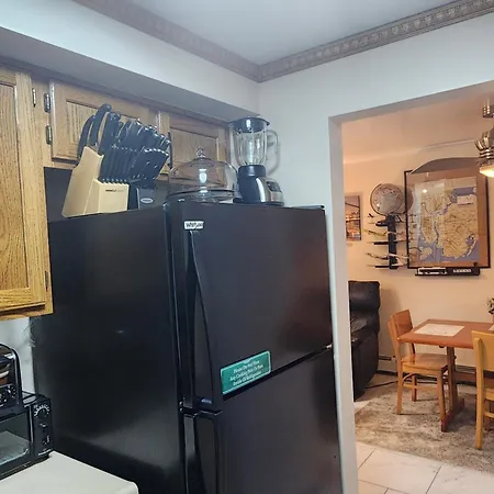 Apartment Two-bedroom Serviced Apartment: High-speed Wi-fi & Bi-monthly Housekeeping