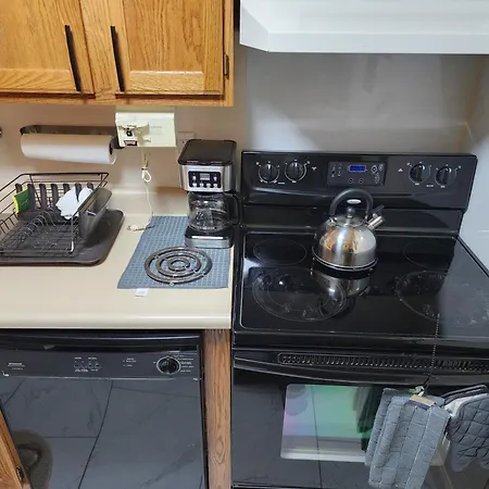 Two-bedroom Serviced Apartment: High-speed Wi-fi & Bi-monthly Housekeeping Apartment *