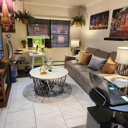 Two-bedroom Serviced Apartment: High-speed Wi-fi & Bi-monthly Housekeeping *