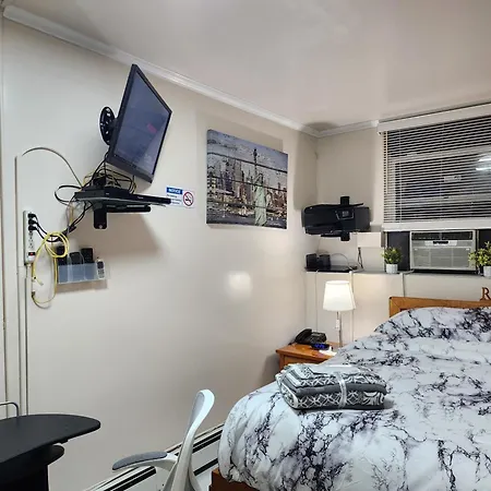 Two-bedroom Serviced Apartment: High-speed Wi-fi & Bi-monthly Housekeeping New York