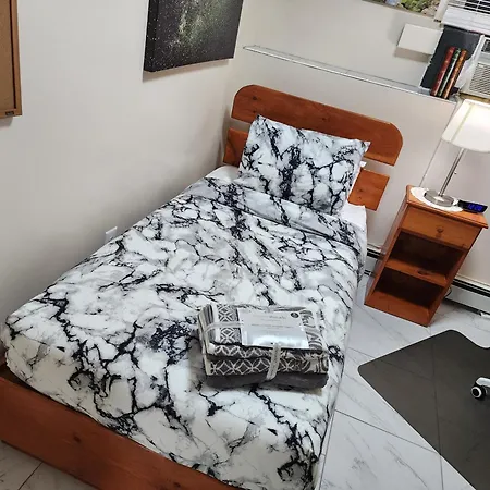 Two-bedroom Serviced Apartment: High-speed Wi-fi & Bi-monthly Housekeeping Apartment