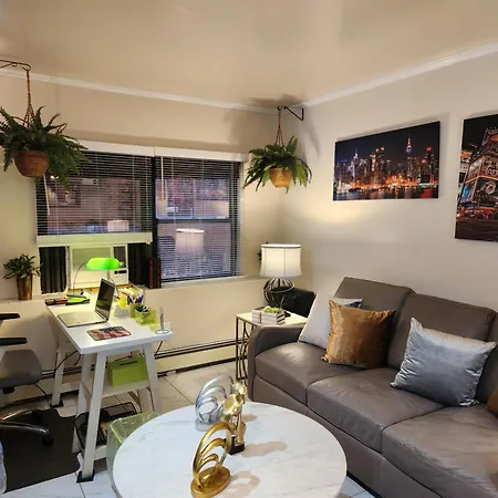 Apartment Two-bedroom Serviced Apartment: High-speed Wi-fi & Bi-monthly Housekeeping
