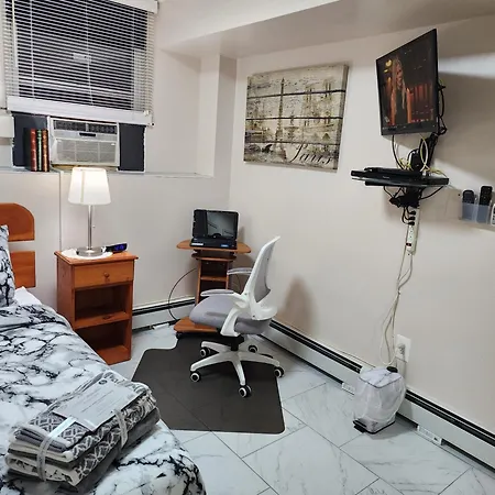 Two-bedroom Serviced Apartment: High-speed Wi-fi & Bi-monthly Housekeeping Apartment *