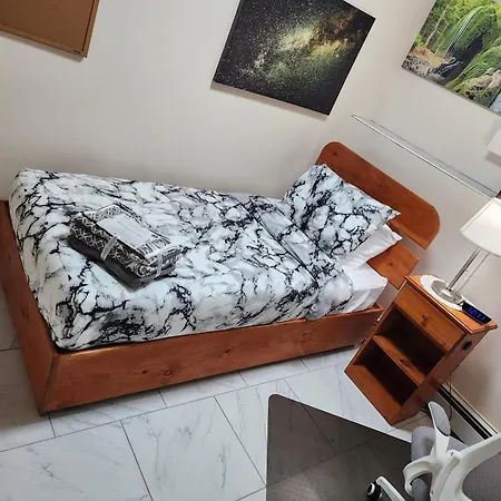 Apartment Two-bedroom Serviced Apartment: High-speed Wi-fi & Bi-monthly Housekeeping *