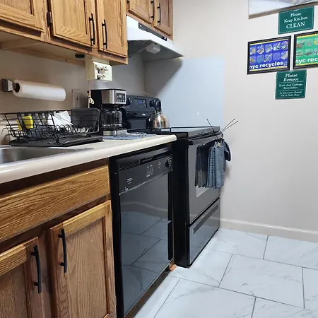 Apartment Two-bedroom Serviced Apartment: High-speed Wi-fi & Bi-monthly Housekeeping New York
