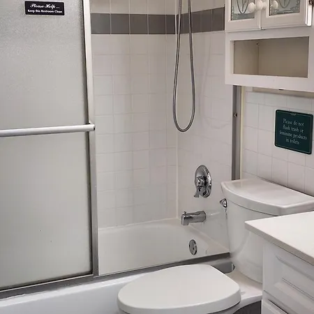 Two-bedroom Serviced Apartment: High-speed Wi-fi & Bi-monthly Housekeeping New York