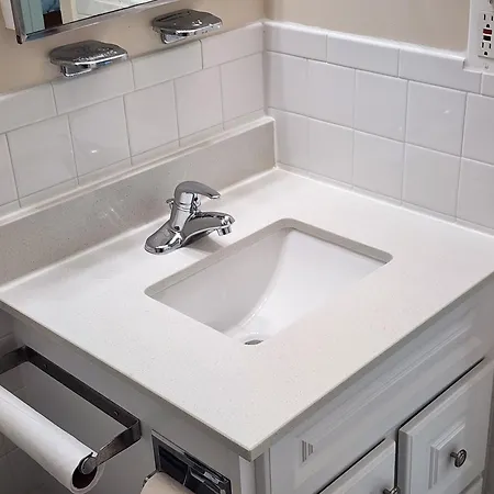 Apartment Two-bedroom Serviced Apartment: High-speed Wi-fi & Bi-monthly Housekeeping