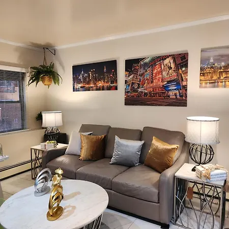 Apartment Two-bedroom Serviced Apartment: High-speed Wi-fi & Bi-monthly Housekeeping New York