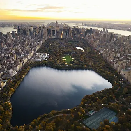 Luxurious Central Park South 2 Bedroom *