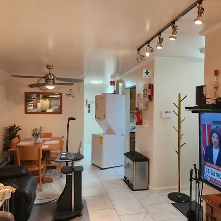 Apartment Booking.com Exxlusive: Fully Furnished One Bedroom Entire With Full Size Bed. For One Person Or Couple, Soulmate Positive Friendship *