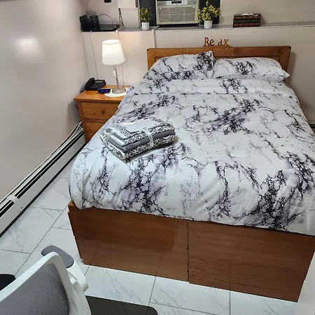 Booking.com Exxlusive: Fully Furnished One Bedroom Entire With Full Size Bed. For One Person Or Couple, Soulmate Positive Friendship