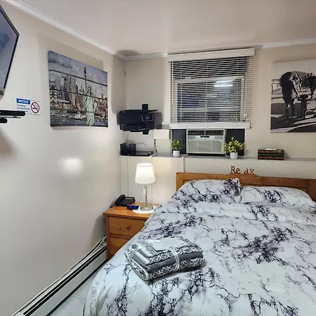 Booking.com Exxlusive: Fully Furnished One Bedroom Entire With Full Size Bed. For One Person Or Couple, Soulmate Positive Friendship Apartment New York
