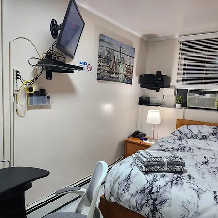 Booking.com Exxlusive: Fully Furnished One Bedroom Entire With Full Size Bed. For One Person Or Couple, Soulmate Positive Friendship Apartment *