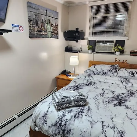 Booking.com Exxlusive: Fully Furnished One Bedroom Entire With Full Size Bed. For One Person Or Couple, Soulmate Positive Friendship *