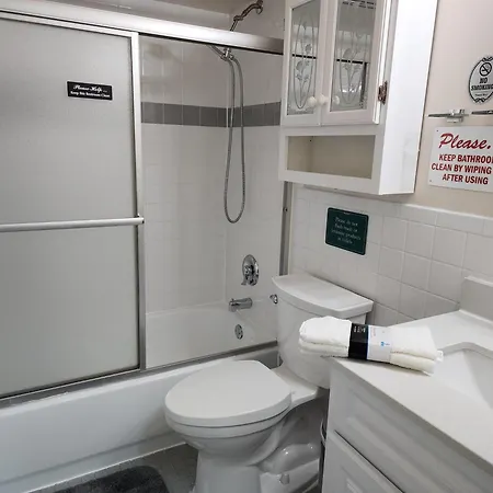 Apartment Booking.com Exxlusive: Fully Furnished One Bedroom Entire With Full Size Bed. For One Person Or Couple, Soulmate Positive Friendship *