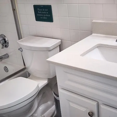 Booking.com Exxlusive: Fully Furnished One Bedroom Entire With Full Size Bed. For One Person Or Couple, Soulmate Positive Friendship Apartment