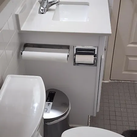 Booking.com Exxlusive: Fully Furnished One Bedroom Entire With Full Size Bed. For One Person Or Couple, Soulmate Positive Friendship New York