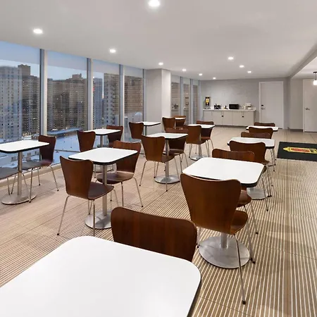 Hotel Super 8 By Wyndham Bronx Near Stadium 2*