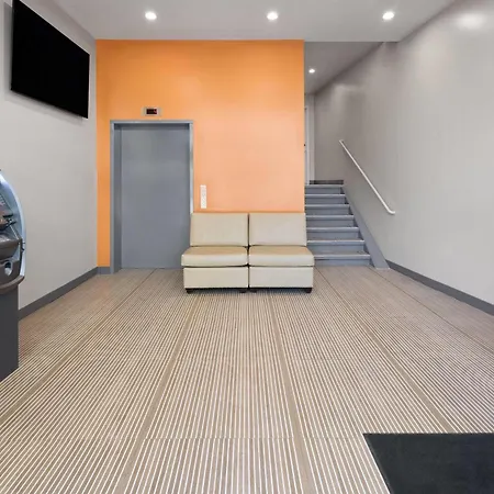 Super 8 By Wyndham Bronx Near Stadium