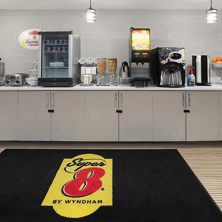 Super 8 By Wyndham Bronx Near Stadium Hotel 2*
