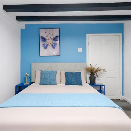 2 Bedroom Cozy Gem Manhattan Apartment New York