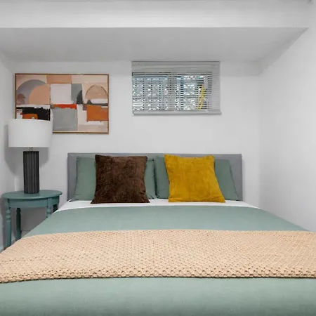2 Bedroom Cozy Gem Manhattan Apartment New York