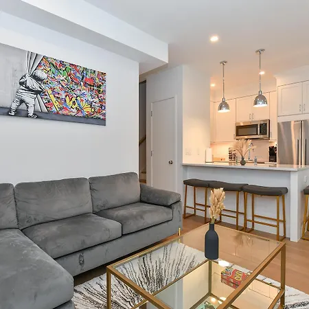 Sophisticated 3 Bedroom Duplex In The Heart Of Midtown Apartment *