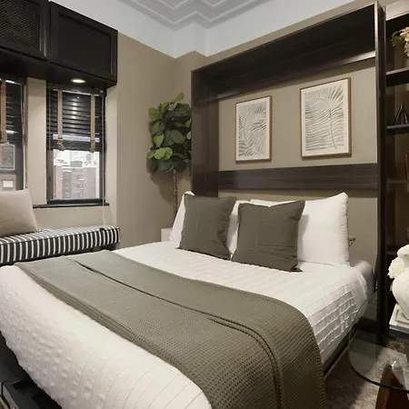 Apartment Heart Of Ny, Steps Away From Attractions New York
