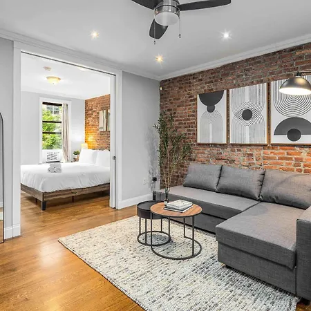 Modern Manhattan Retreat Near Park