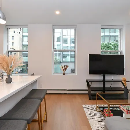 Sophisticated 3 Bedroom Duplex In The Heart Of Midtown Apartment