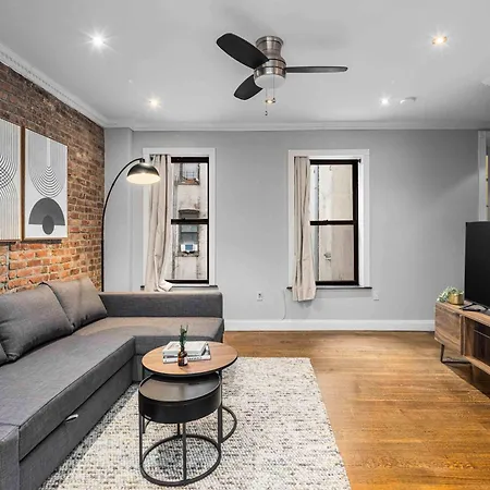 Modern Manhattan Retreat Near Park