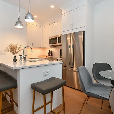 Sophisticated 3 Bedroom Duplex In The Heart Of Midtown *