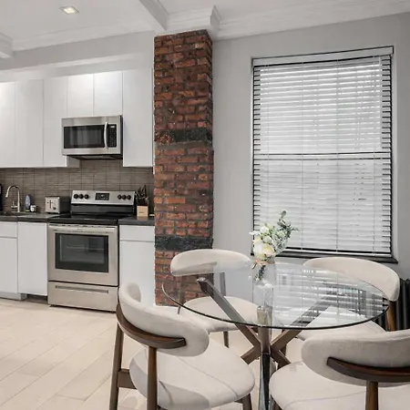 Bold Nyc In Fashionable Nolita Apartment *
