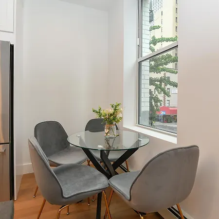 Apartment Sophisticated 3 Bedroom Duplex In The Heart Of Midtown *