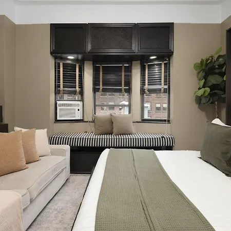Apartment Heart Of Ny, Steps Away From Attractions New York