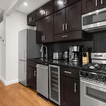 Sleek Lower East Side Retreat *