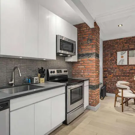 Bold Nyc In Fashionable Nolita Apartment New York