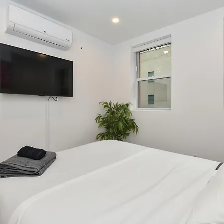 Sophisticated 3 Bedroom Duplex In The Heart Of Midtown Apartment