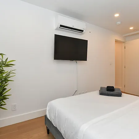 Sophisticated 3 Bedroom Duplex In The Heart Of Midtown