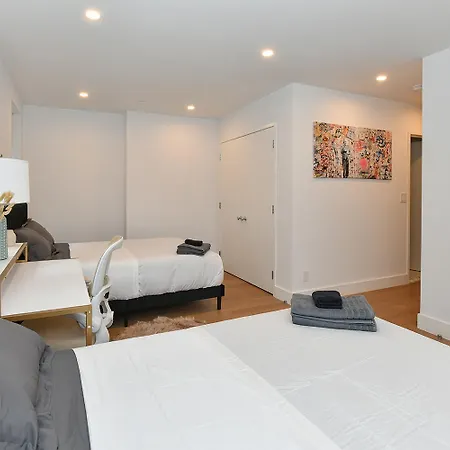Sophisticated 3 Bedroom Duplex In The Heart Of Midtown Apartment