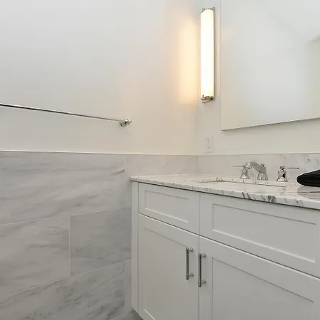 Sophisticated 3 Bedroom Duplex In The Heart Of Midtown Apartment *