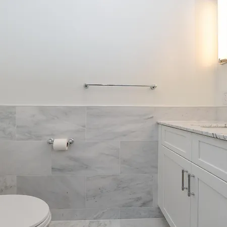 Sophisticated 3 Bedroom Duplex In The Heart Of Midtown *