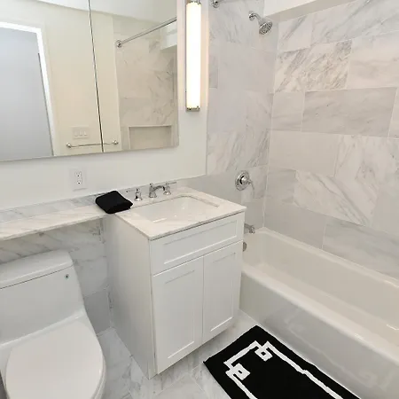 Sophisticated 3 Bedroom Duplex In The Heart Of Midtown