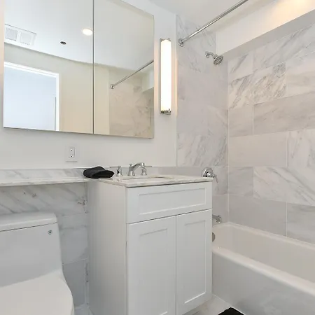Sophisticated 3 Bedroom Duplex In The Heart Of Midtown *
