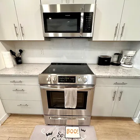 Apartment Peaceful Quiet Spacious New Modern Penthouse 3-bedroom With A Balcony