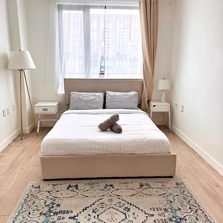 Peaceful Quiet Spacious New Modern Penthouse 3-bedroom With A Balcony New York