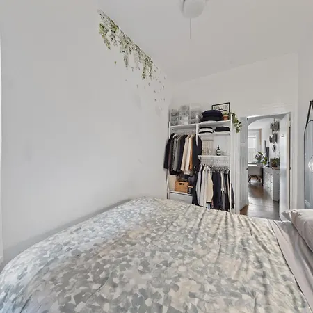 Downtown Manhattan Union Square 1br - Steps From Subway & Dining Apartment *